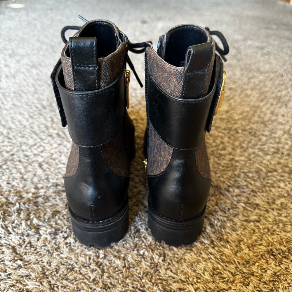 Michael Kors Women's 8.5 Tatum Combat Biker Side-Zip Signature Boots - Picture 3 of 11